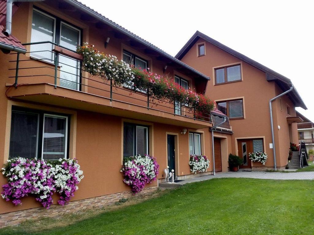Apartmanovy Dom Adriana Зуберец Экстерьер фото