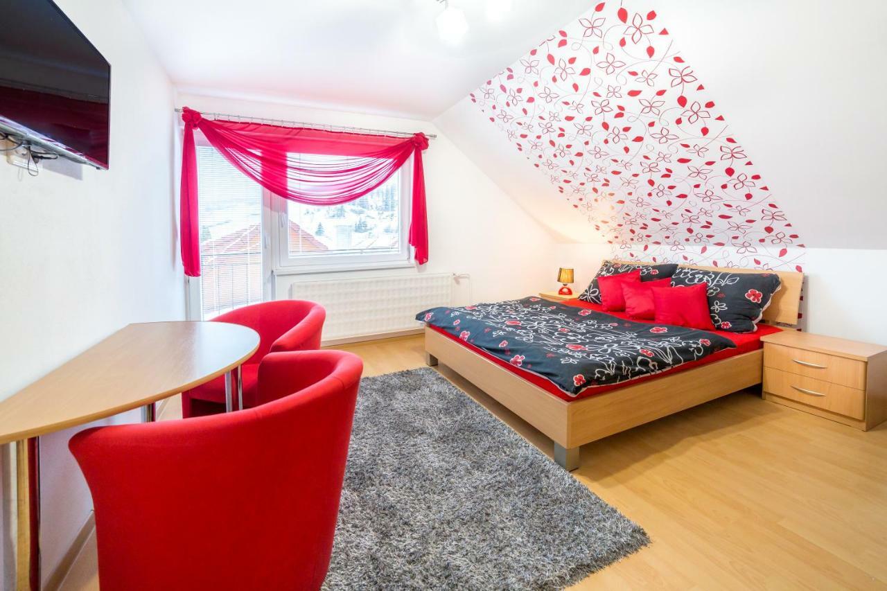 Apartmanovy Dom Adriana Зуберец Экстерьер фото